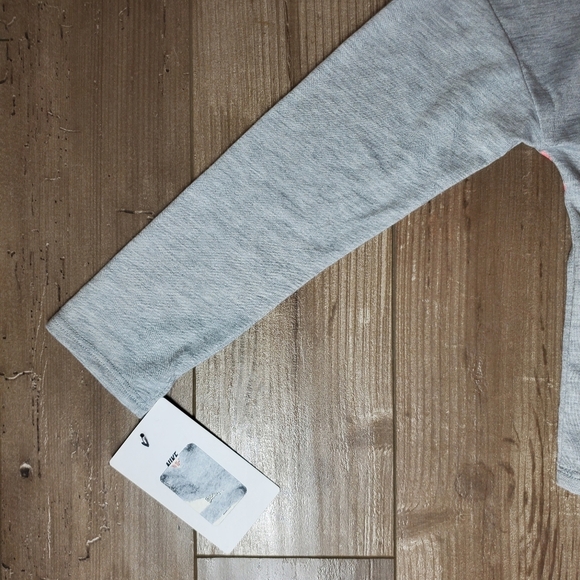 NWT Girls Nike Dream Chaser Long Sleeve Big Logo Graphic T-shirt Girls Size 6X - Picture 16 of 16